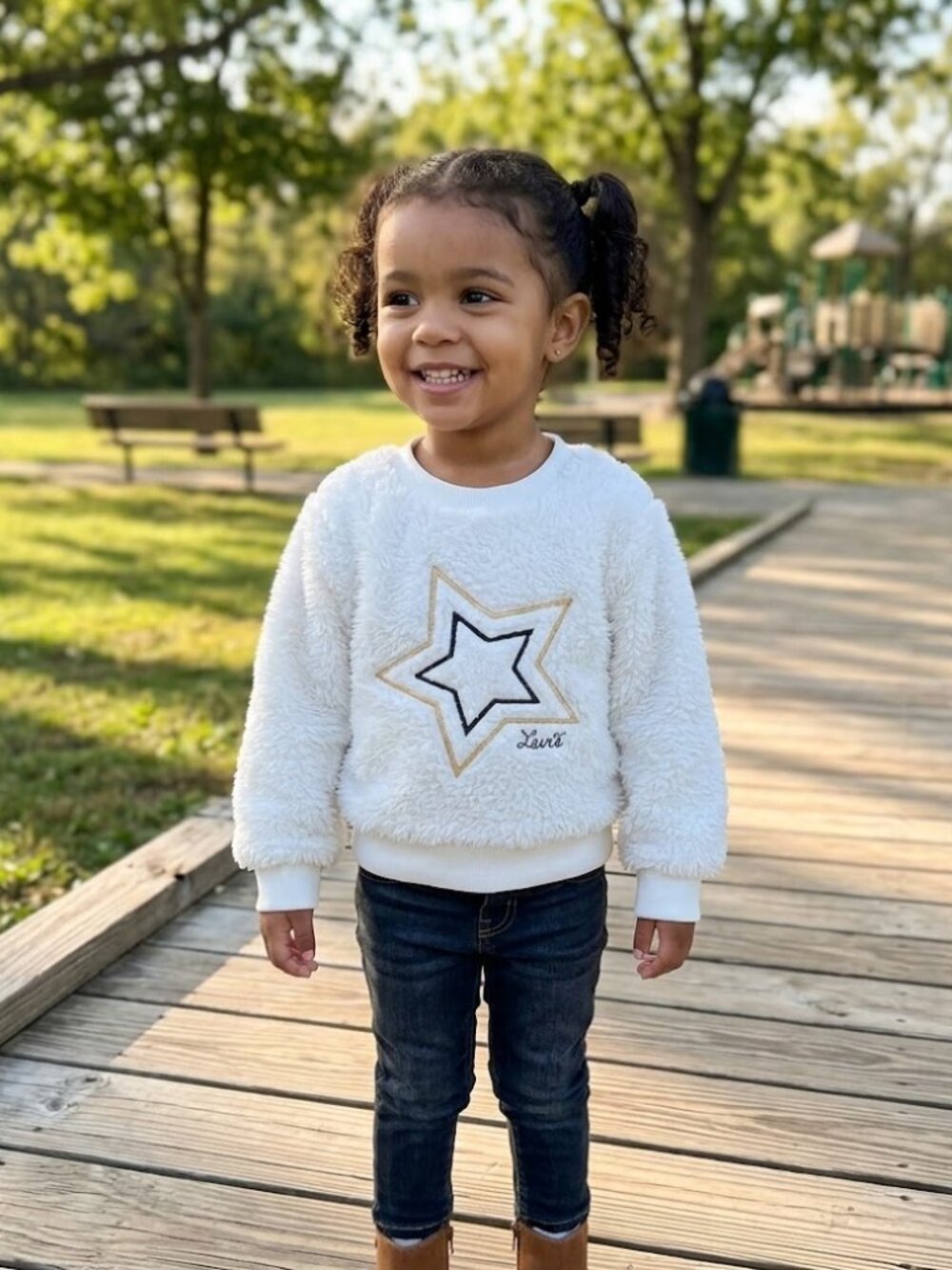 Levi's unisex faux fur long-sleeve sweatshirt with gold star appliqué, 3T